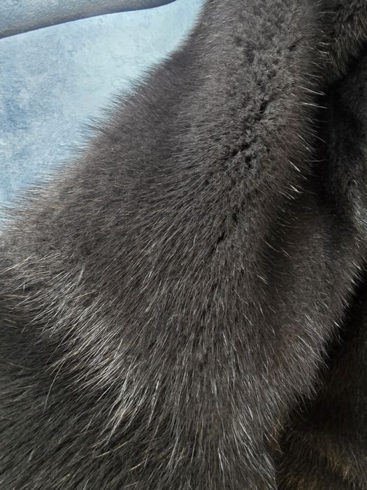 Норкова шуба кольору графіт