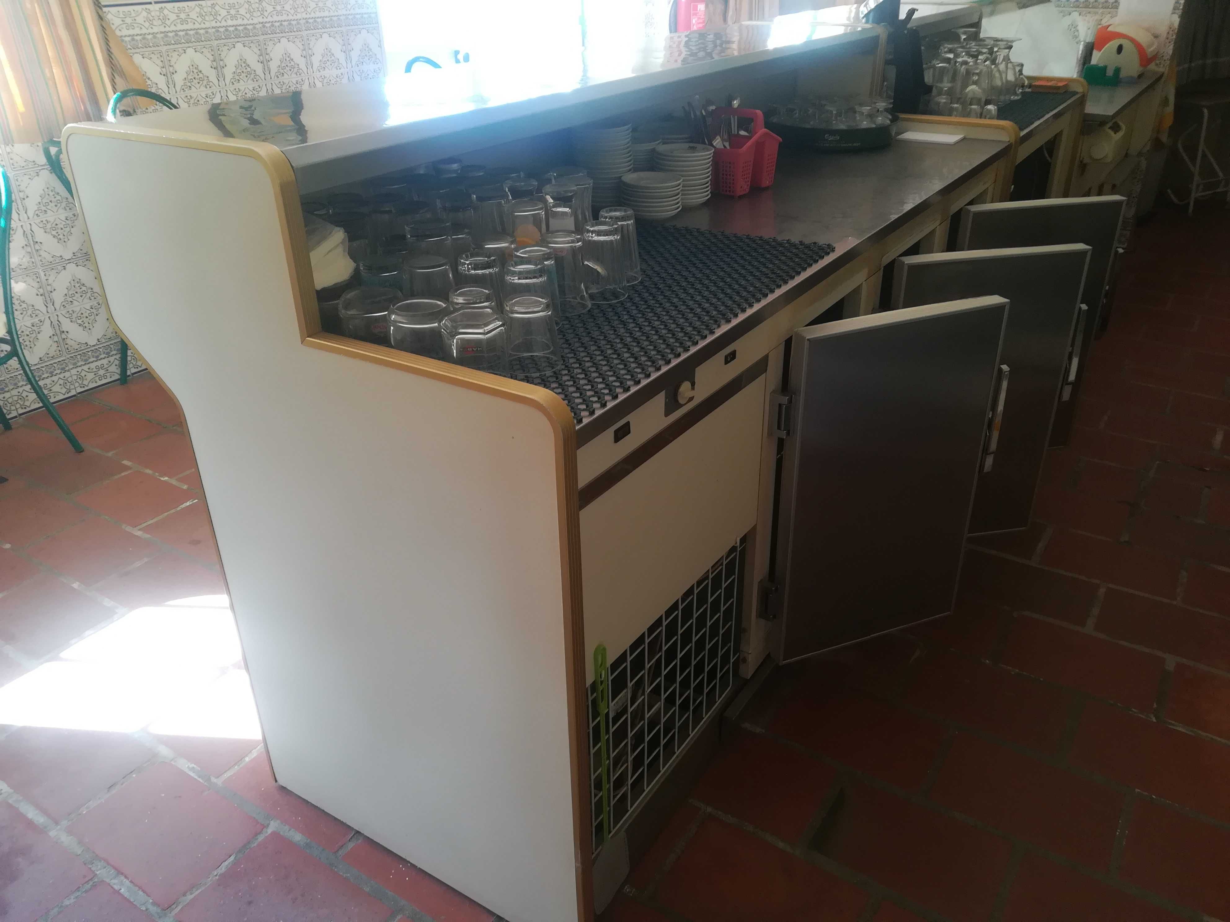 Balcão frigorífico e vitrine para café ou similar