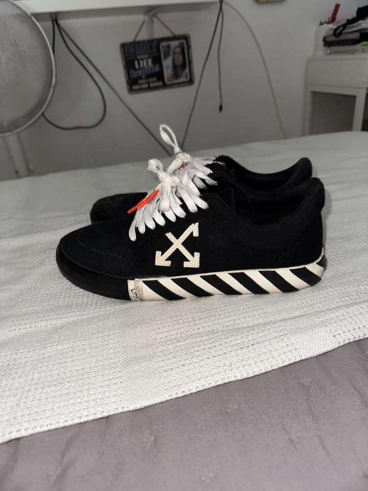 Off-white vulcanized low