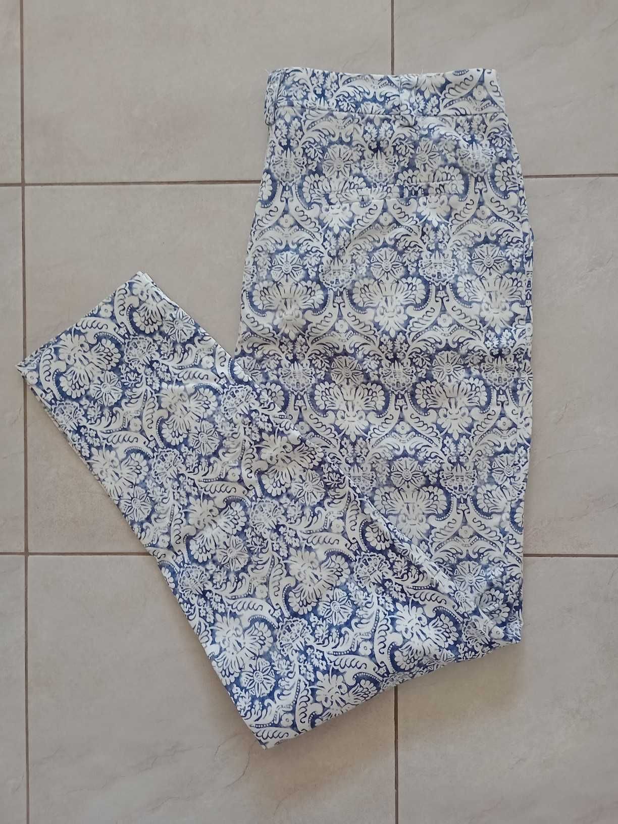 Eleganckie białe spodnie Quiosque nadruk print wzór