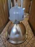 Lampa przemysłowa z żarówką, 100% sprawna, duża