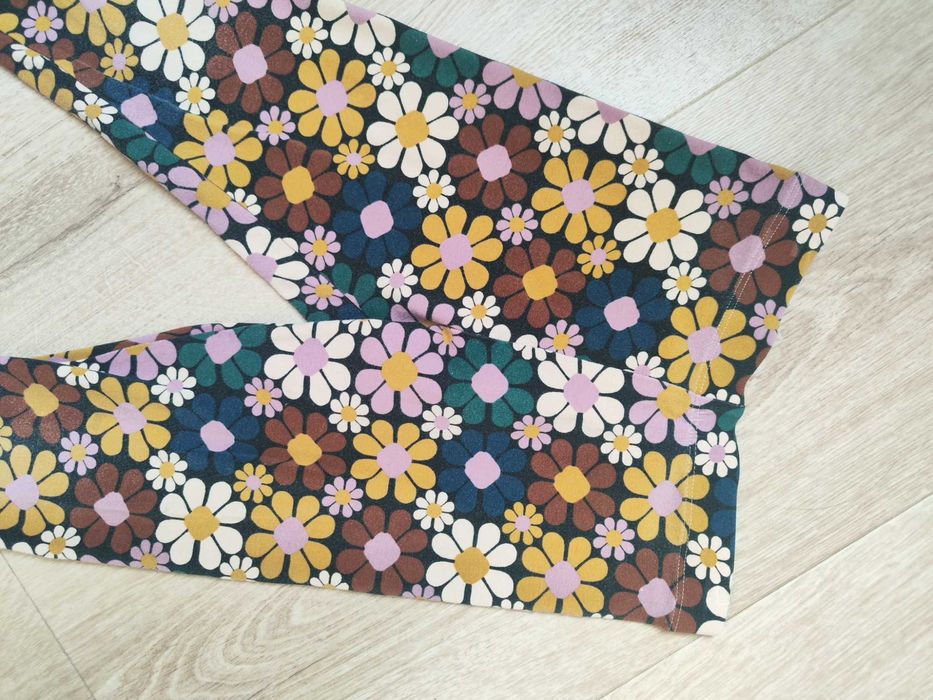 Next legginsy jesienne 128 kwiaty rude zielone długie elastyczne