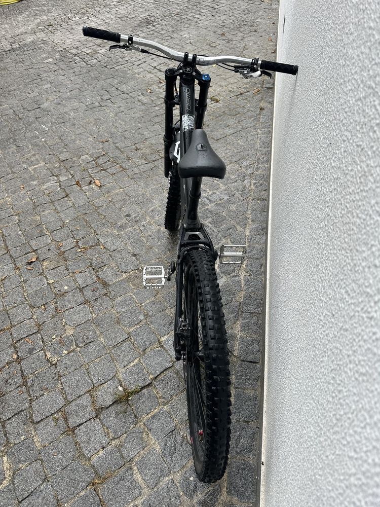 Specialized Demo 8
