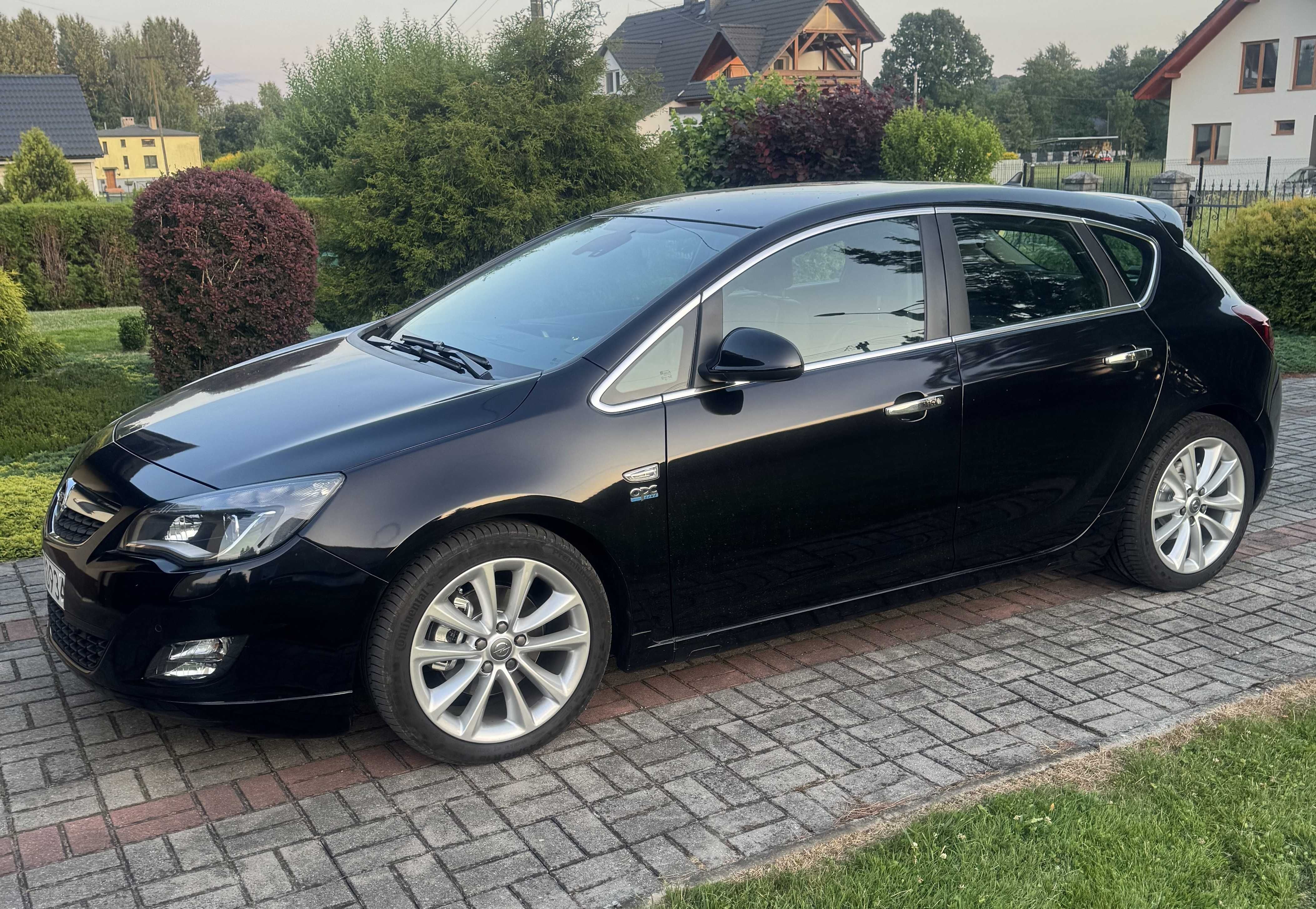 Opel Astra J z pakietem OPC line