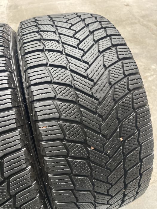 Шини зимові R19 235 40 Michelin X Ice Склад Осокорки RLX