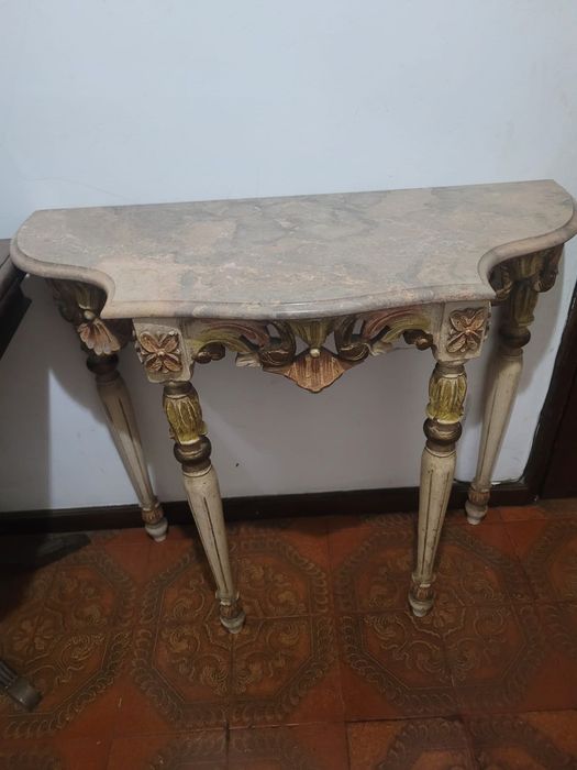 2 Mesas de console com tampo de mármore