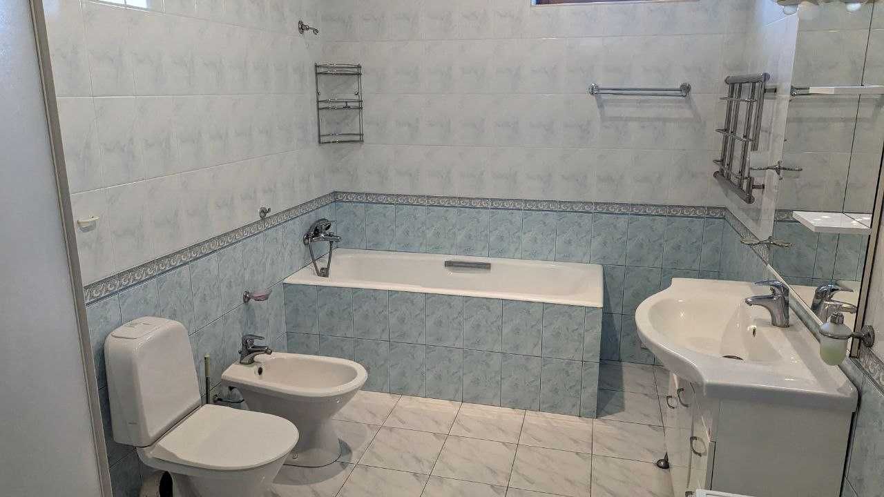 Продається добротний будинок в Центрі! Для великої родини