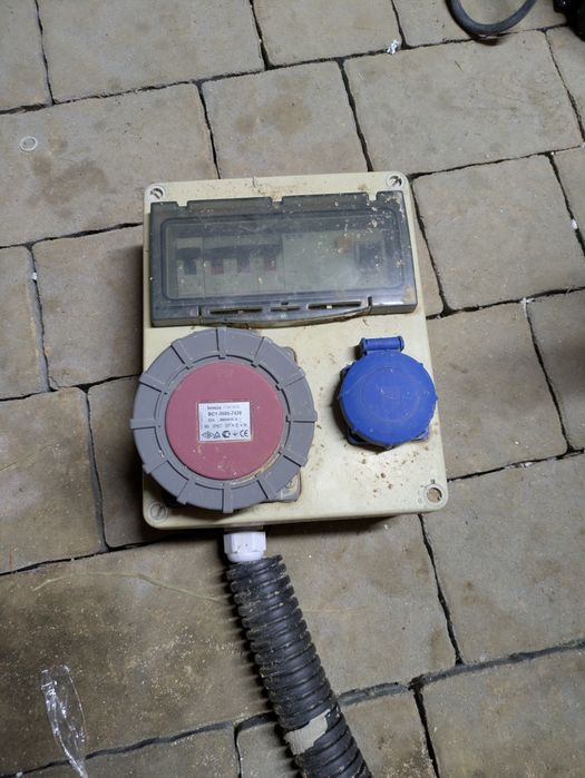 Skrzynka elektryczna przylacze