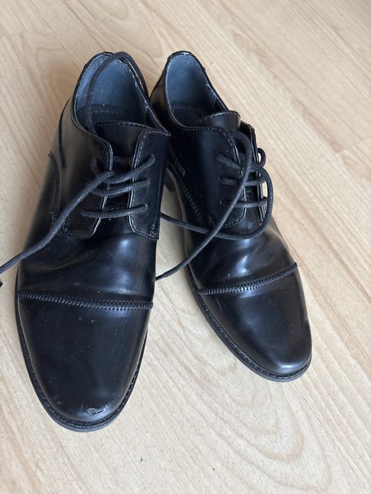 Młodzieżowe buty garniturowe