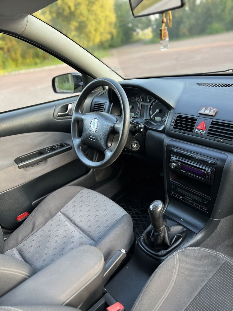 Skoda Octavia РЕСТ 2.0 бензин гарна комплектація!
