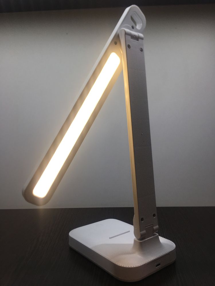 Світлодіодна лампа з акумулятором
