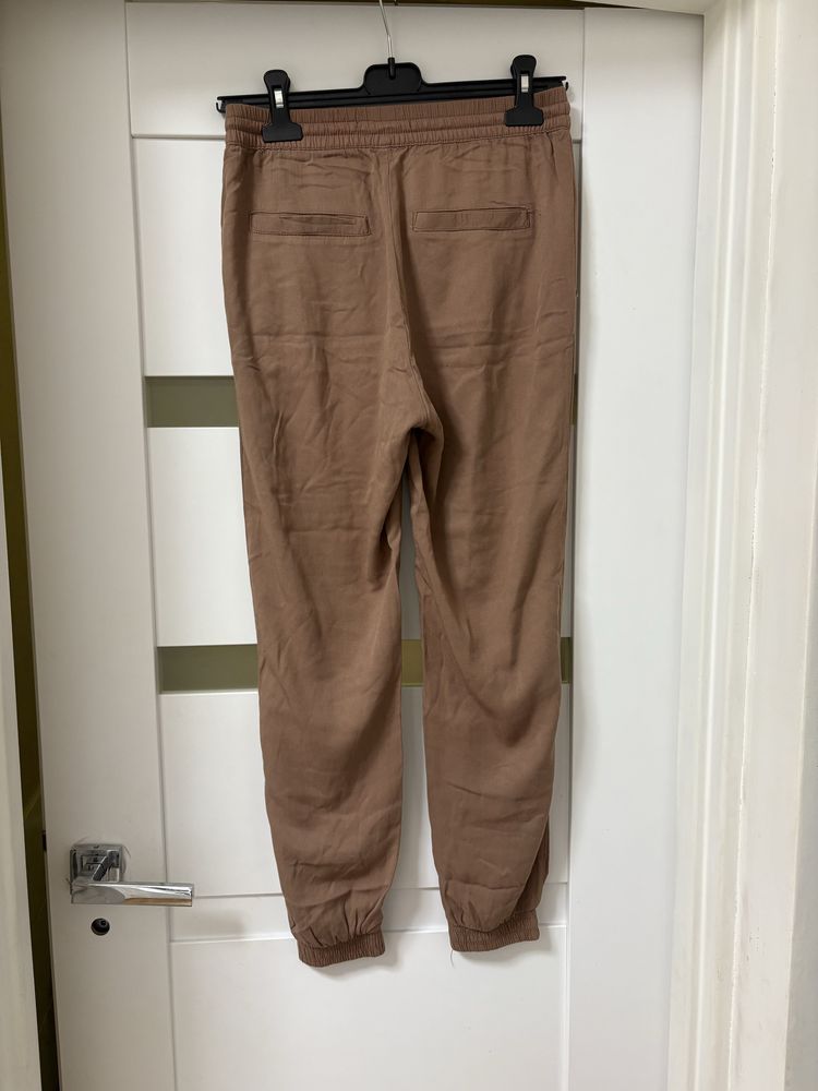 Lekkie spodnie r. XS