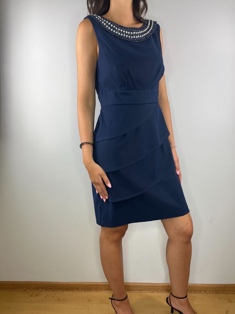 Granatowa sukienka ze zdobieniem z perełkami Connected Apparel 40 L