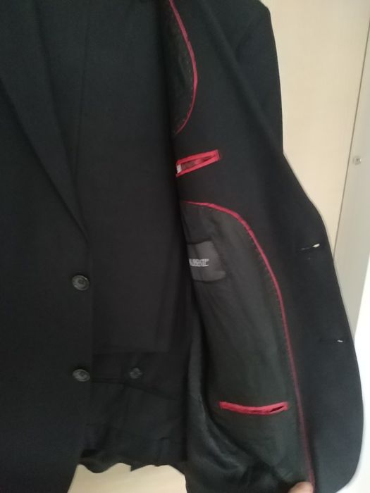 Czarny garnitur męski Kubenz