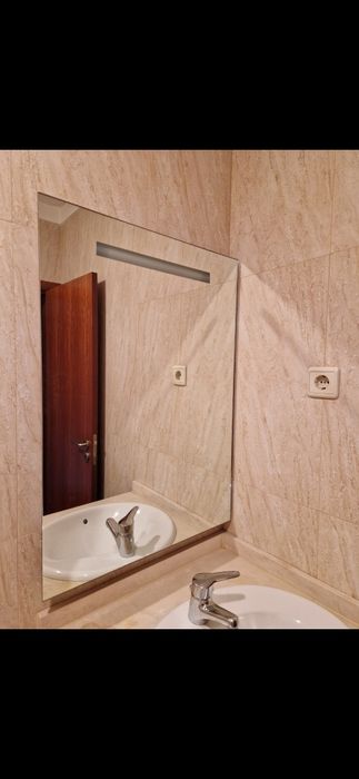 Espelho de WC com encaixe de iluminação