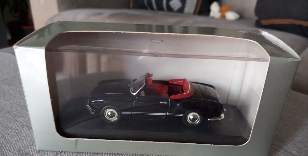 Karmann Ghia "Novíssimo" 1:43 Minichamps