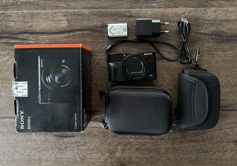 Aparat Sony RX100 V