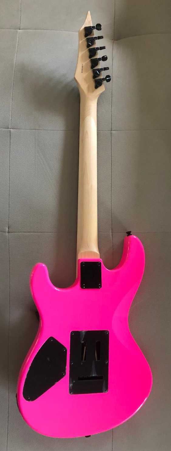 Guitarra Dean em cor rosa