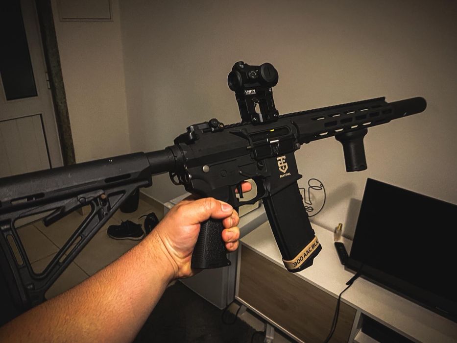 Arma de Airsoft M4 Rossi Sentinel