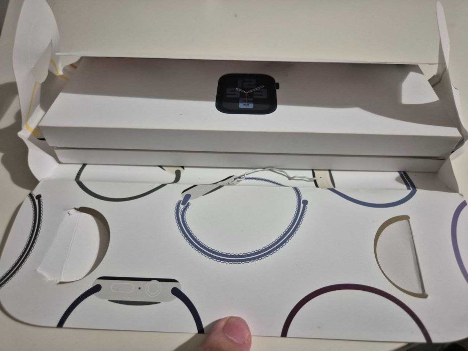 Apple Watch SE 2 GPS 44mm – pełny zestaw, działa idealnie