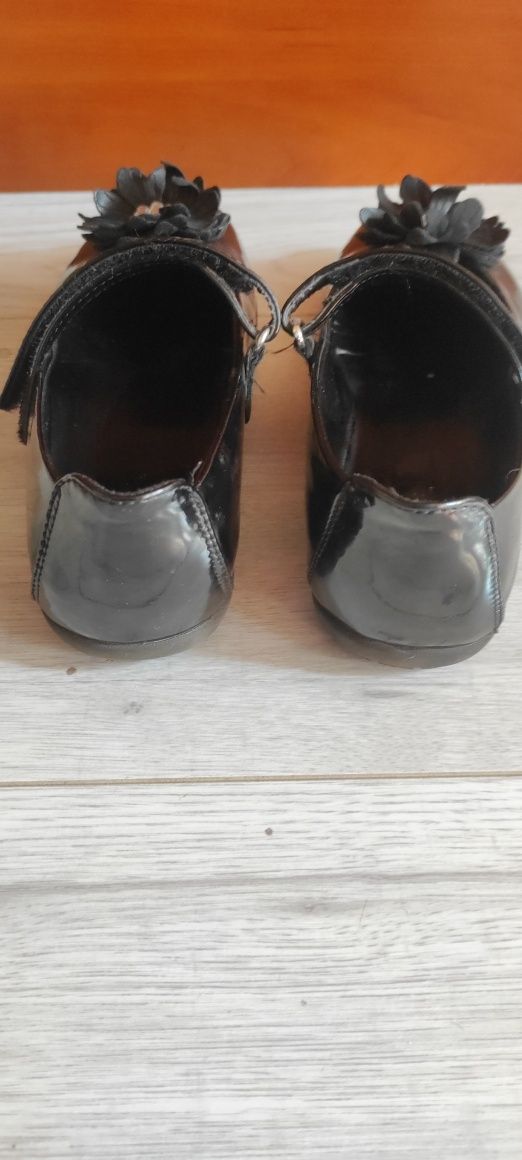 Pantofle, buty 30