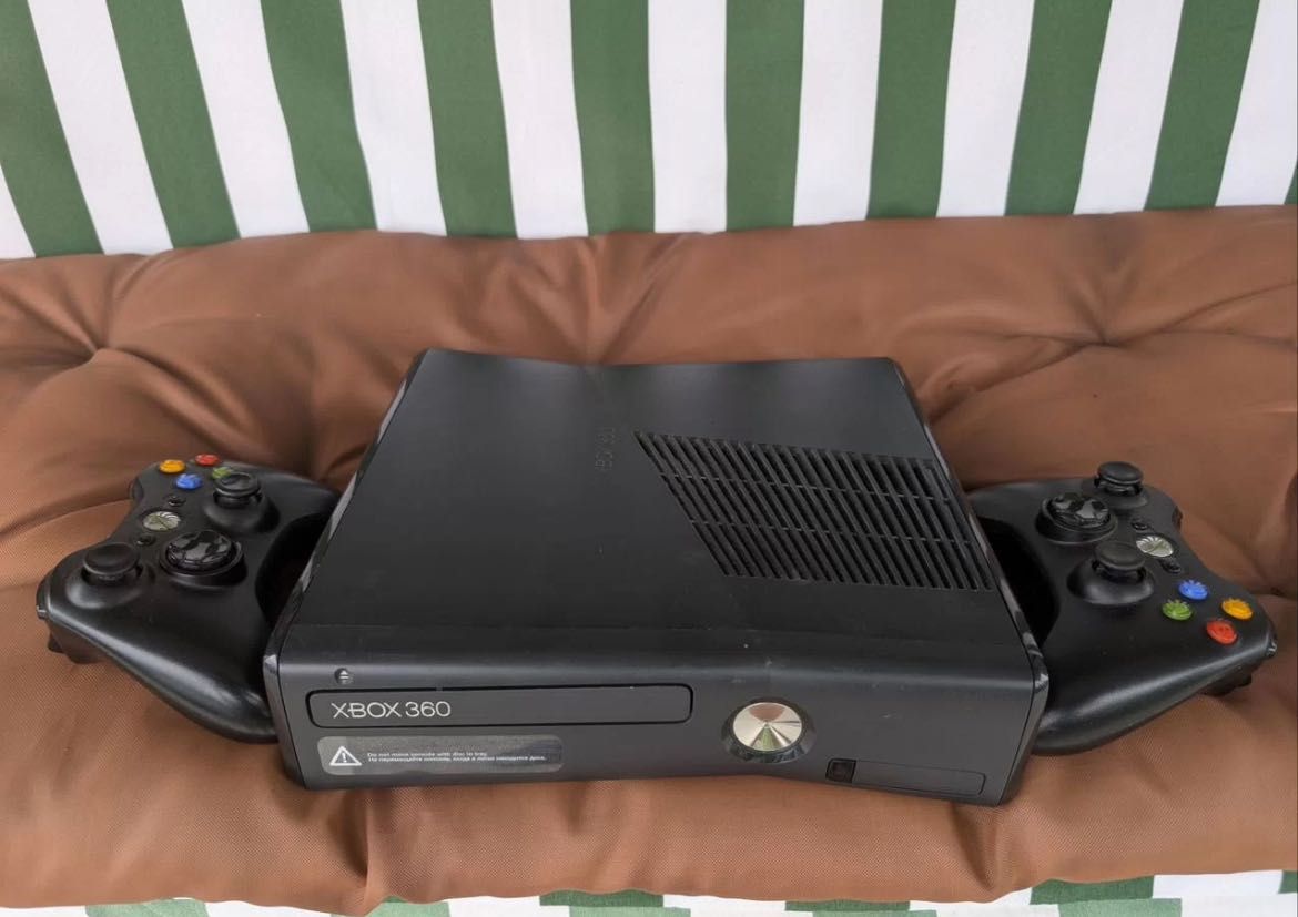 Xbox 360 slim + Kinect