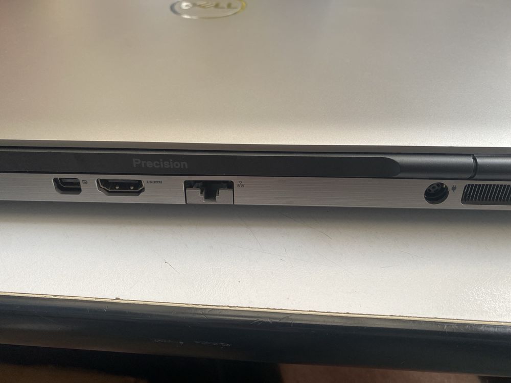 Dell Precision 7550 15.6" FHD IPS i7-10850H 16GB 512 Win 11