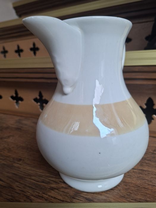 Duży, porcelanowy dzbanek