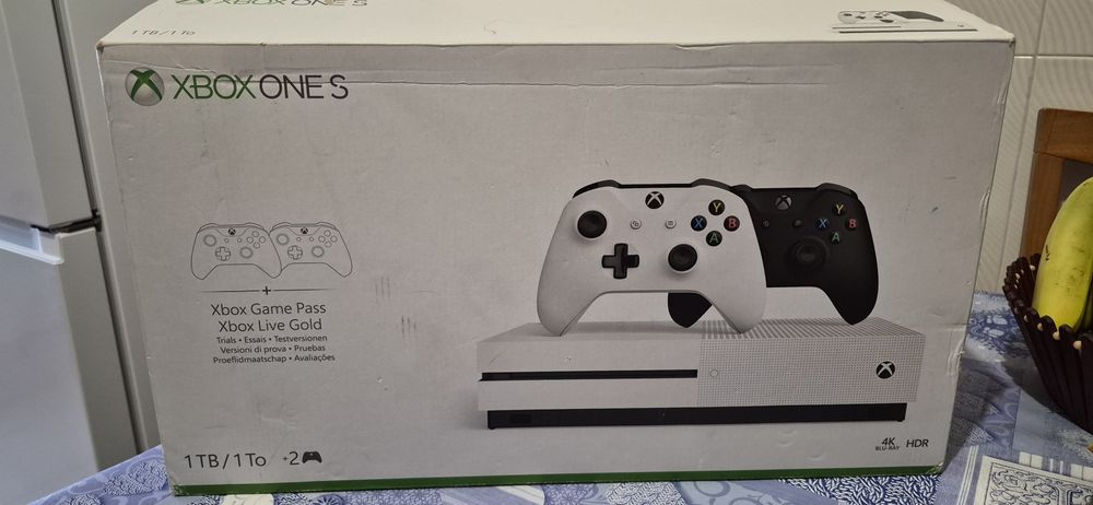 XBOX ONE S  (negociavel)