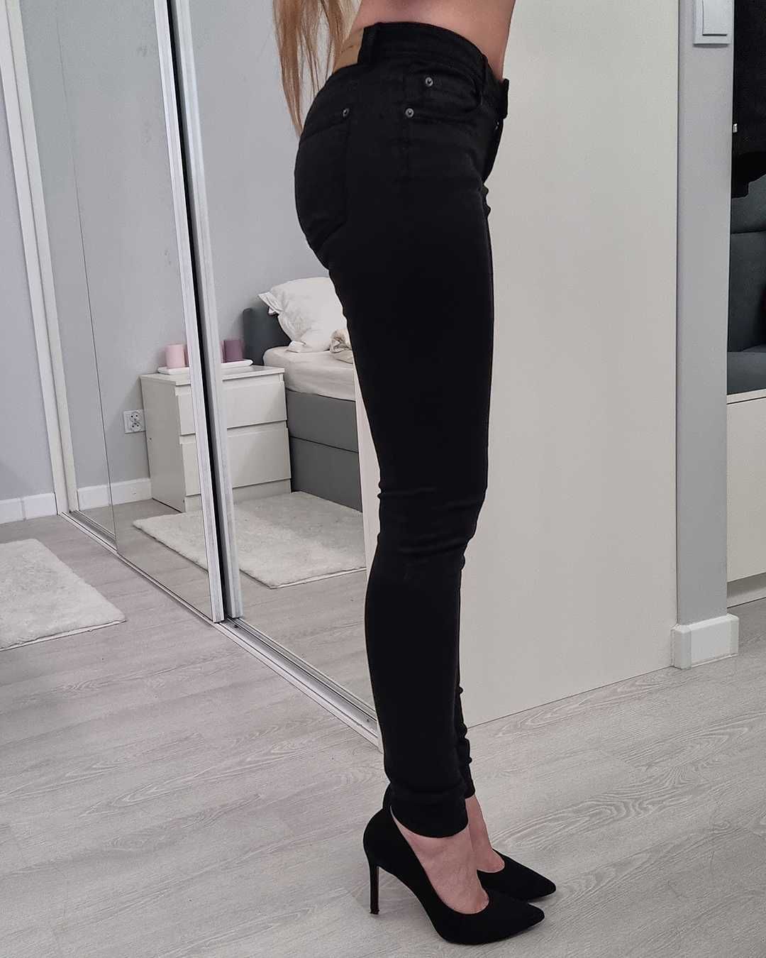 Czarne spodnie, Rurki Zara XS