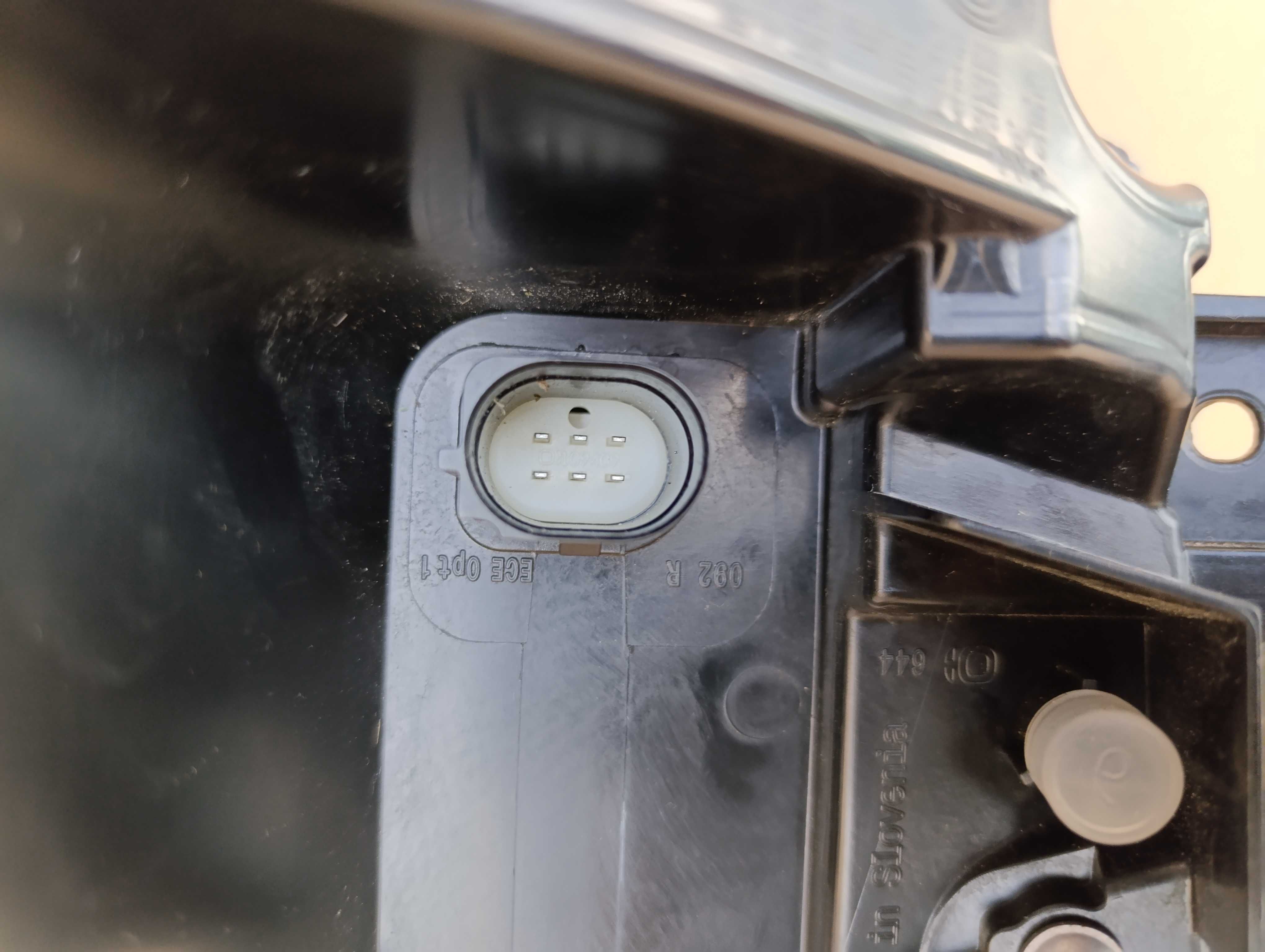 Audi A6 C8 sedan lampa zespolona prawa tył w błotnik matrix idealna