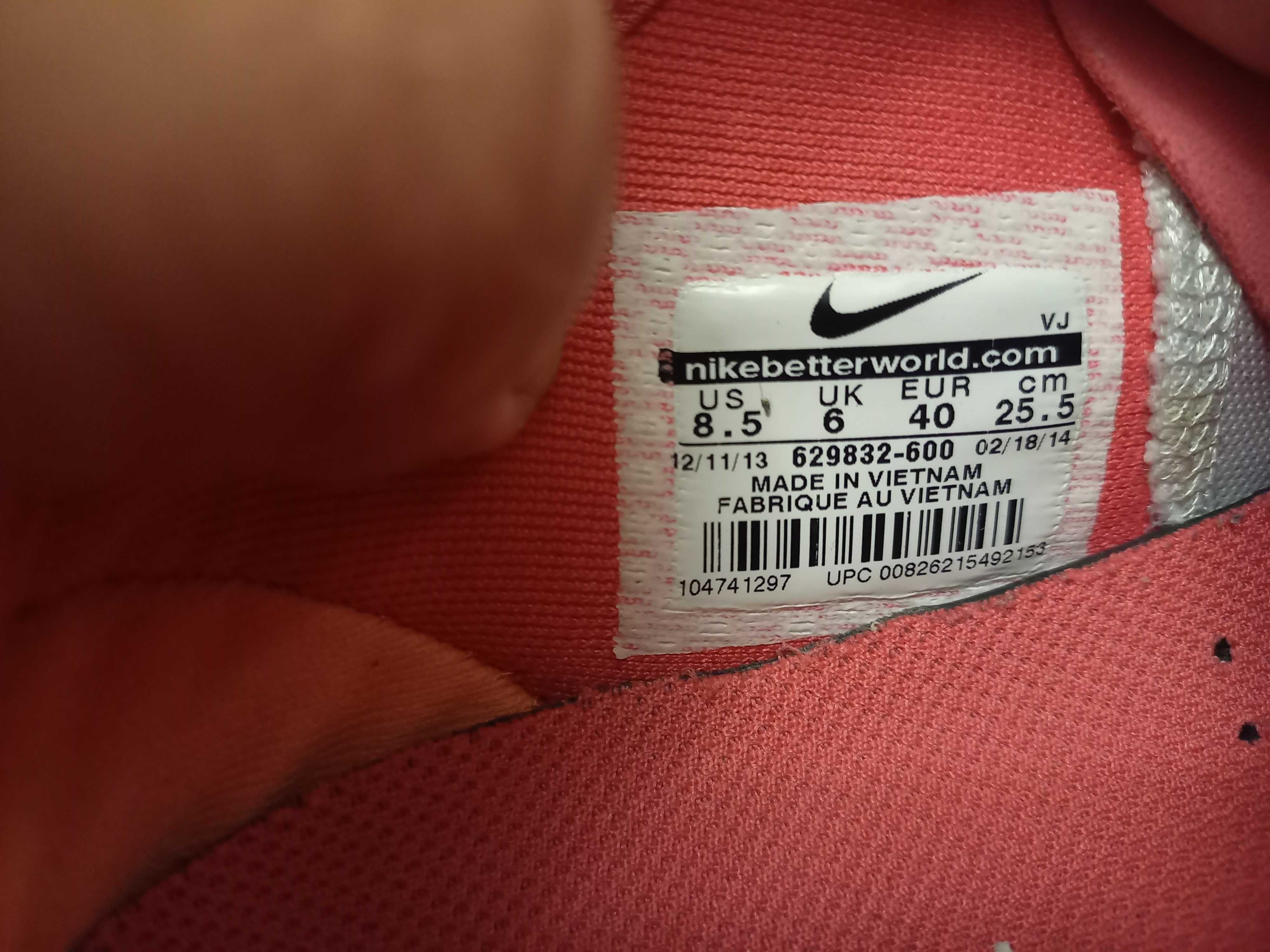 Кроссовки  женские   Nike оригинал 40 размер