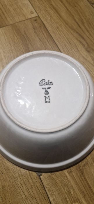 Miska i kubek antyki ze swastyką