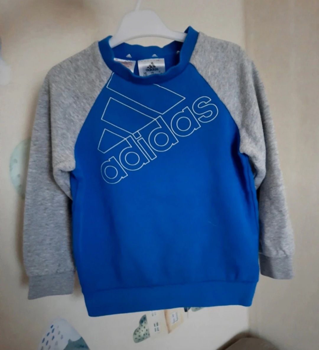 Bluza adidas dla chlopca rozmiar 98 stan bardzo dobry