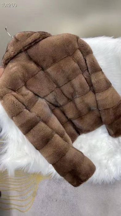 Шикарна норкова шубка в стилі diоr