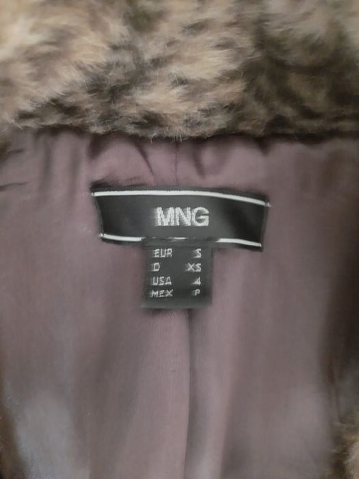 Lote com casacos e vestidos