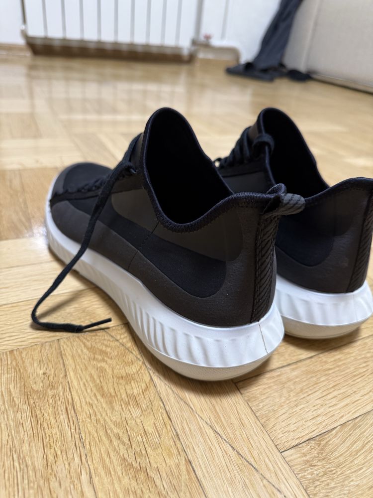 Кросiвки ECCO ST.1 LITE M  розмiр 44-45 оригінал ідеальний стан