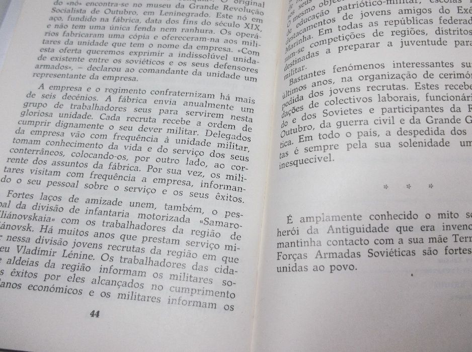 Livro O povo e o exército unidos Guennádi Eskov e Anatóli Gromakov