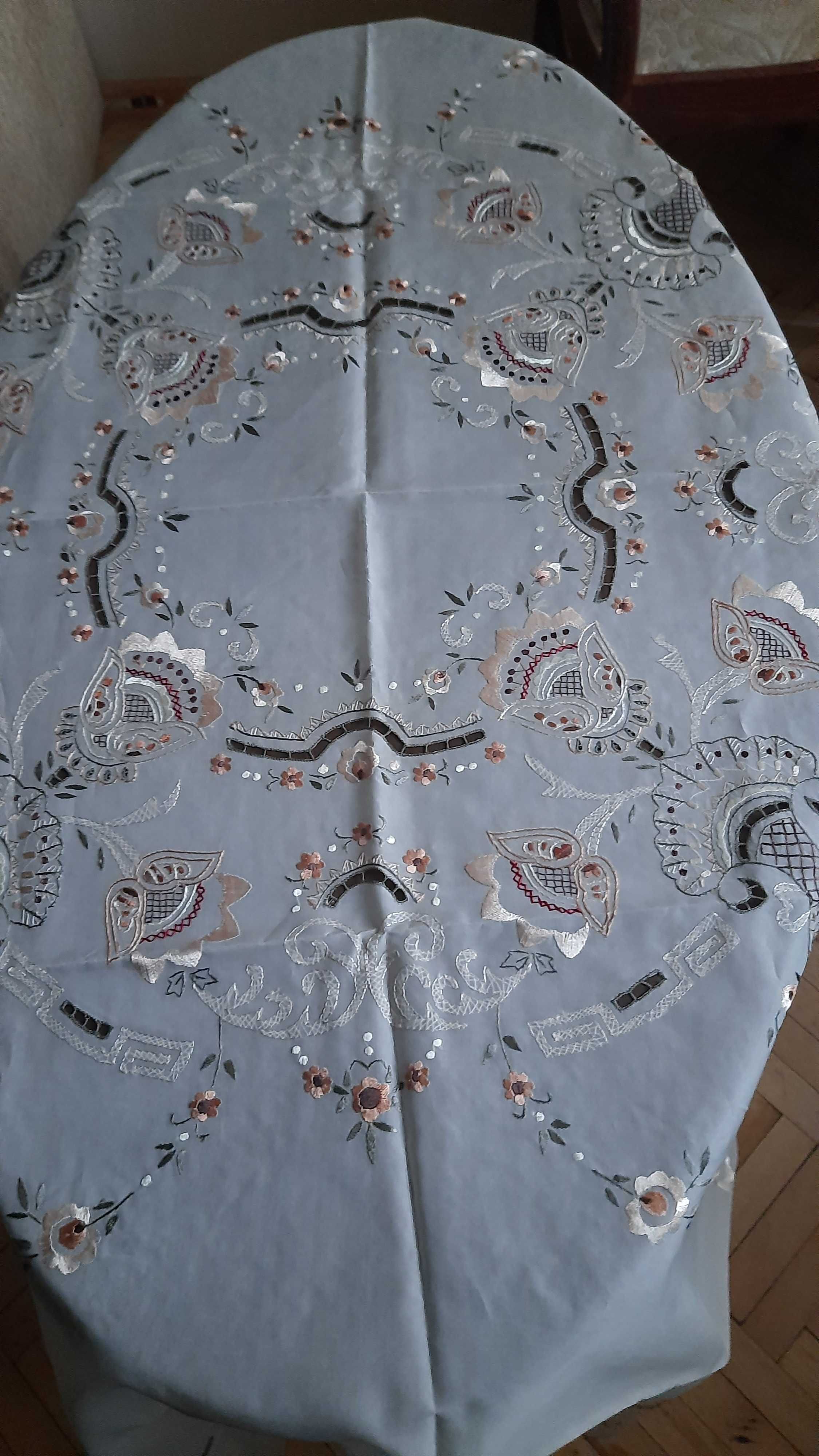 Нарядные  праздничные  скатерти 225х150  и 185х185 см.