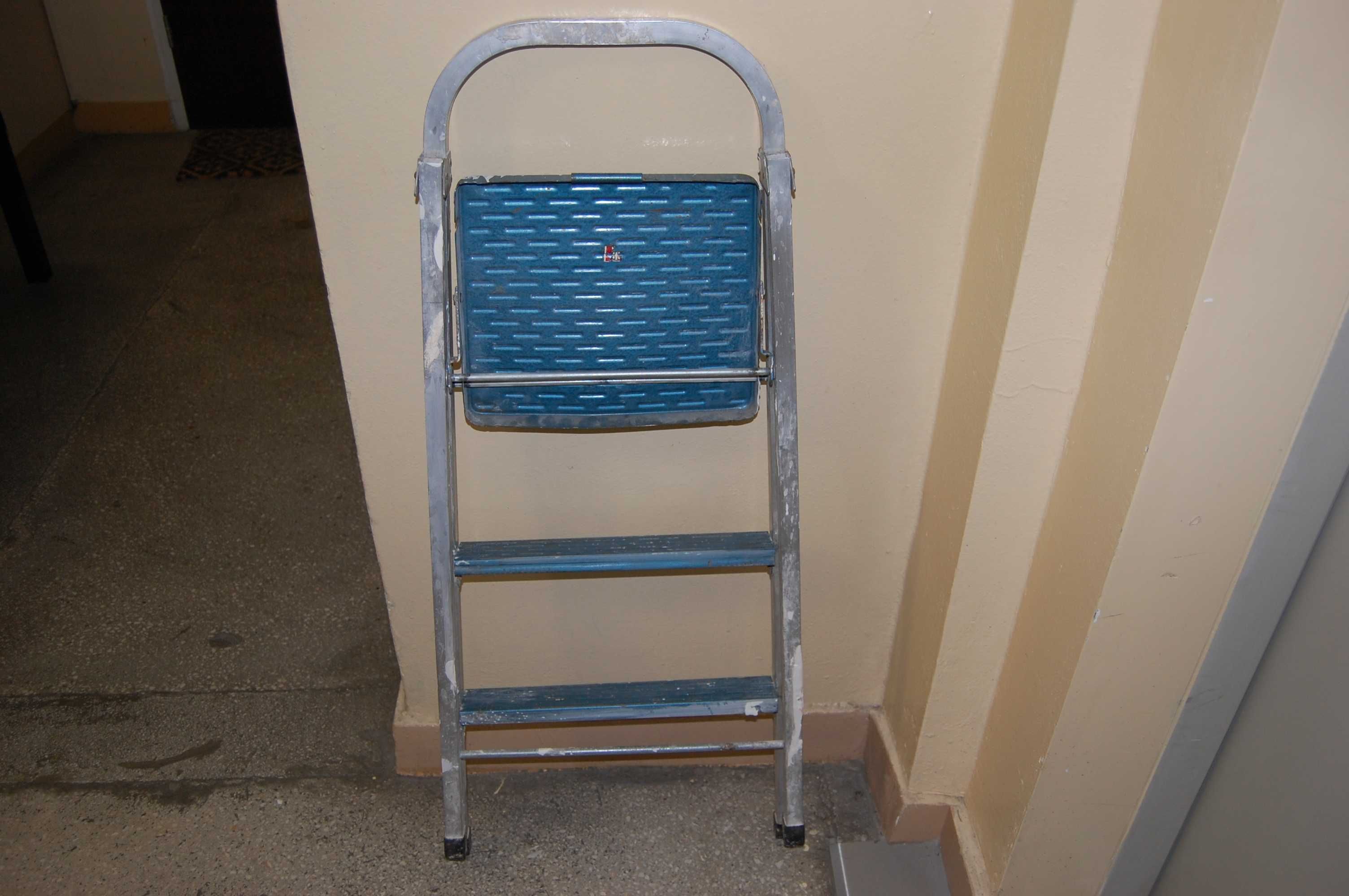 Drabina aluminiowa - 2 stopnie + podest - wys. 67 cm