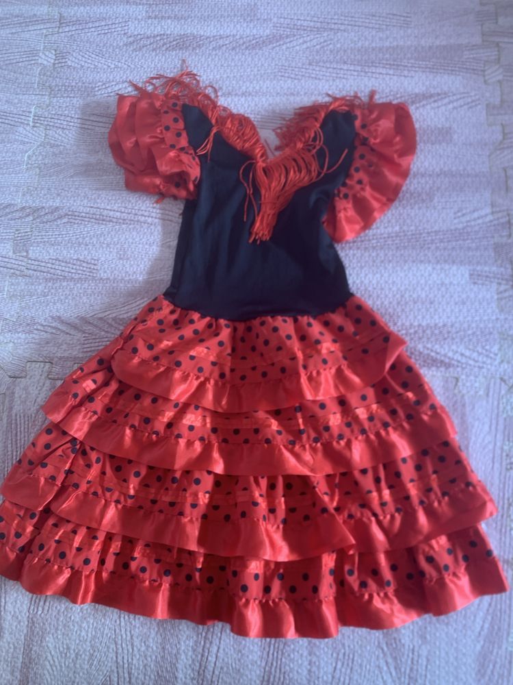 Vendo fato carnaval sevilhana para menina