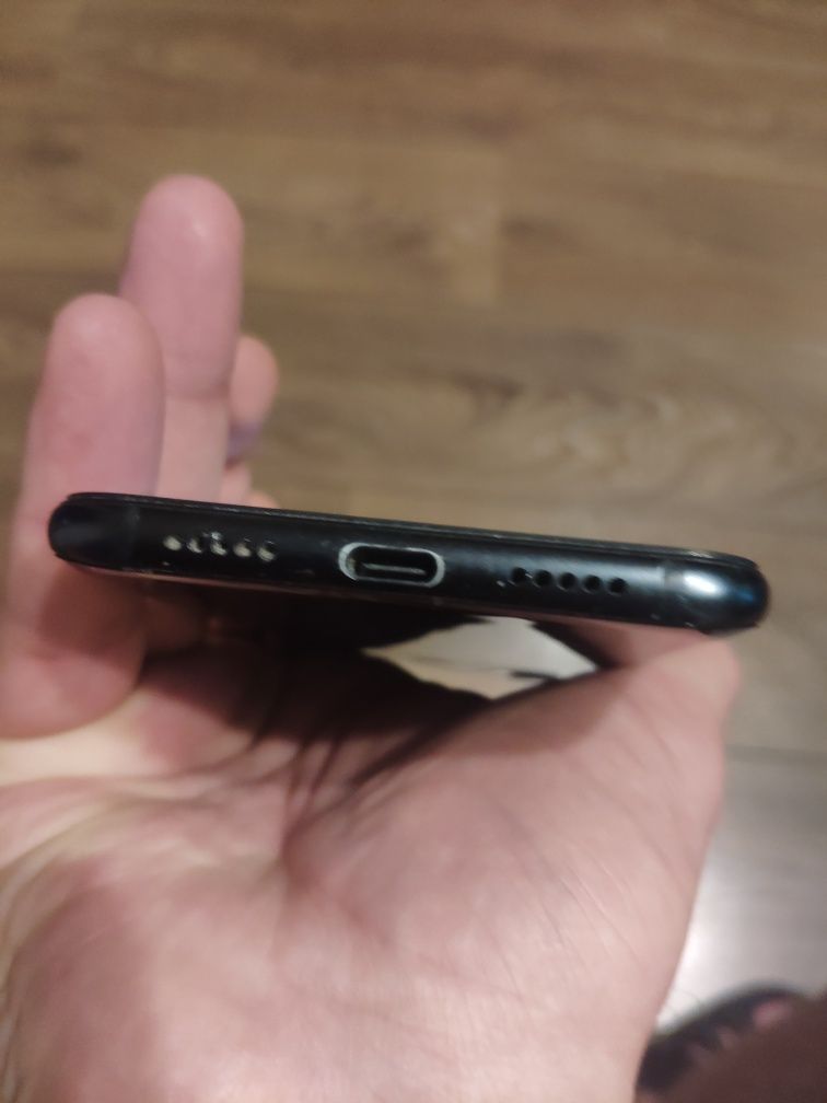 Телефон Xiaomi mi8