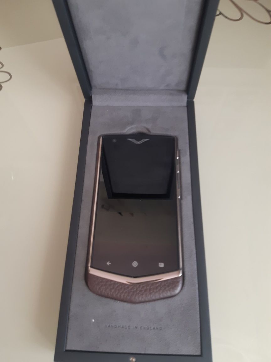 Продам  телефон VERTU