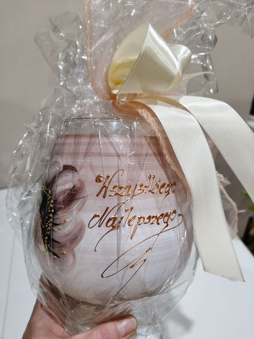 Kieliszek z życzeniami urodzinowymi