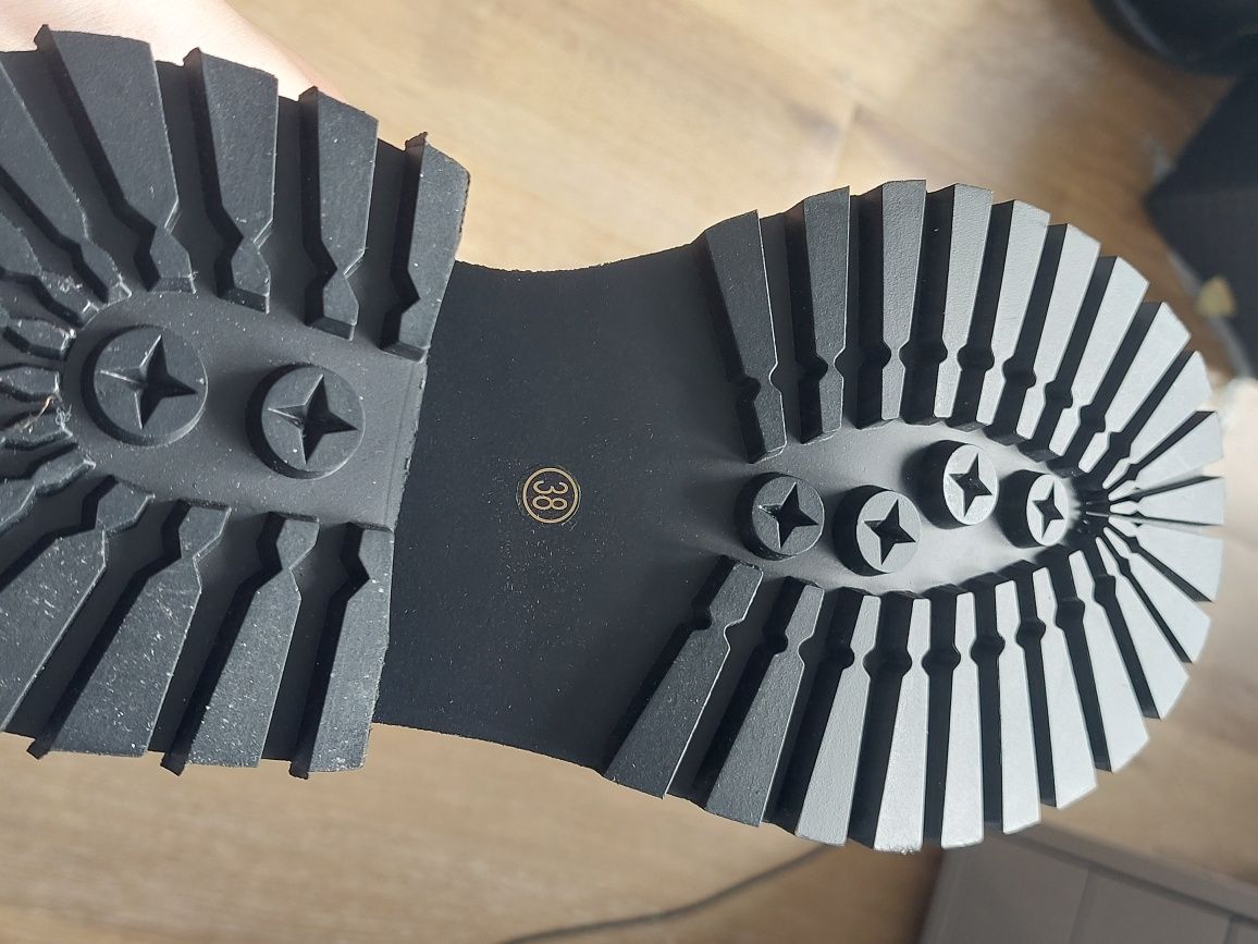 Nowe buty czarne cropp 647DC