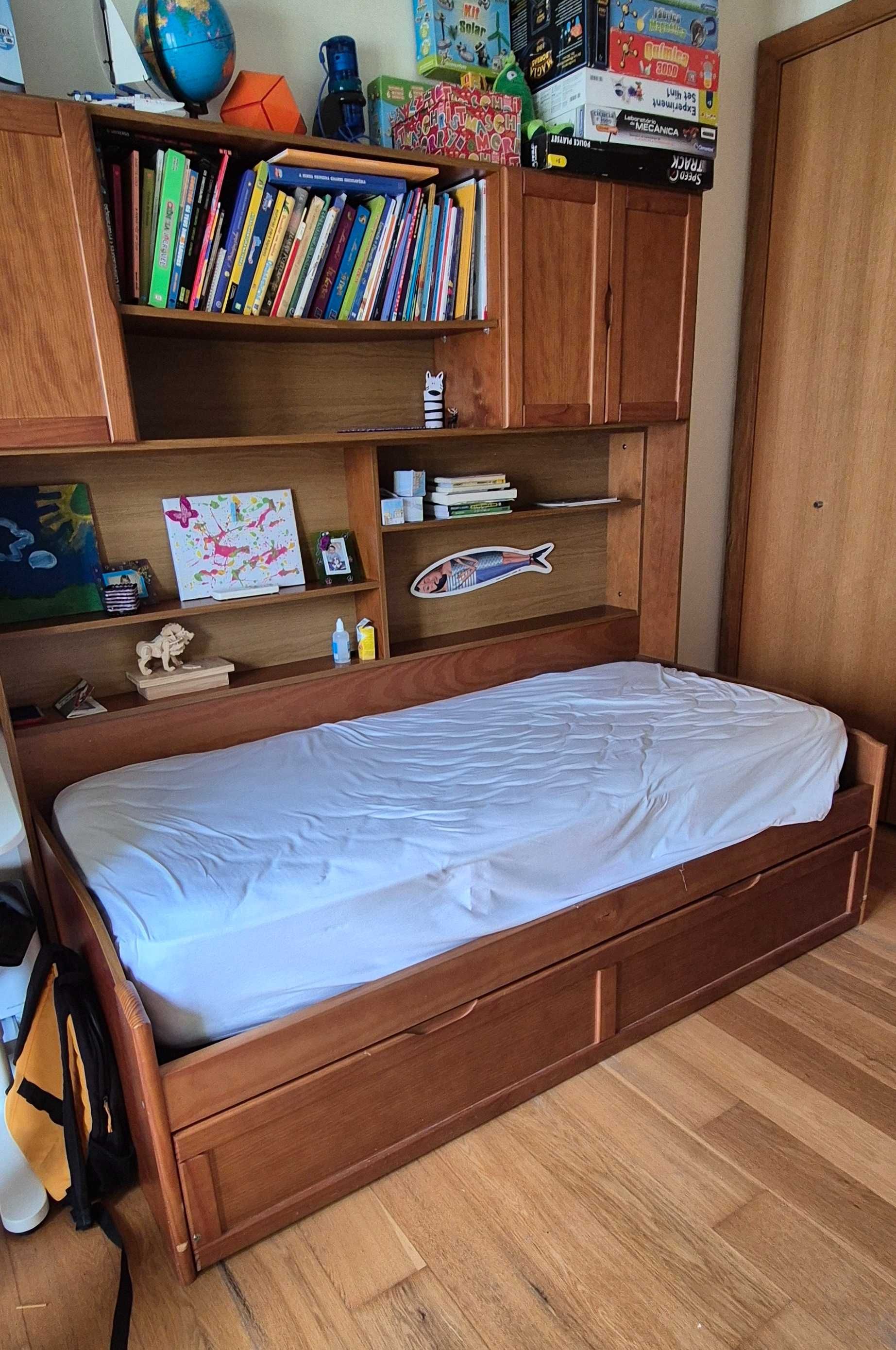 Movel com estante e duas camas para crianças ou jovens Moviflor