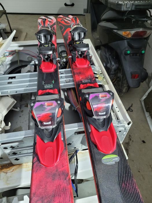 Лижи для катаня в суперовому стані