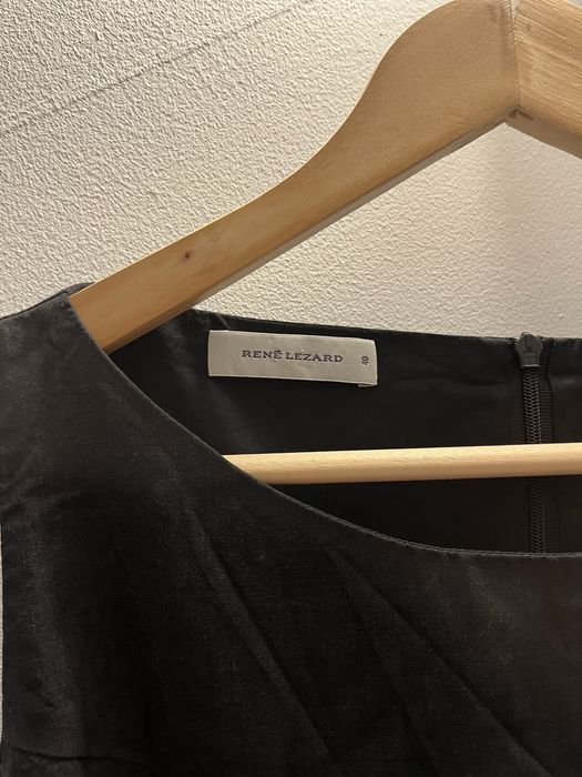 Czarna, elegancka sukienka z koronką i cekinami