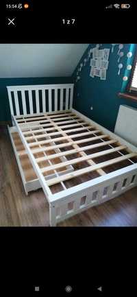 Białe łóżko drewniane (z materacem)