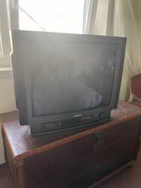 Televisão antiga mas a funcionar